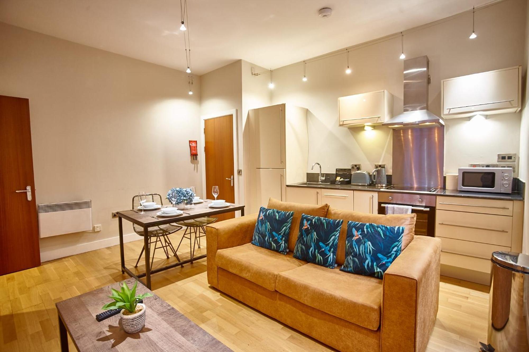 The Jade Suite Manchester Exterior photo